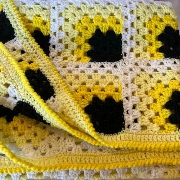 Vintage 1970s/80s Handknit Throw Blanket - Picture 3 of 3